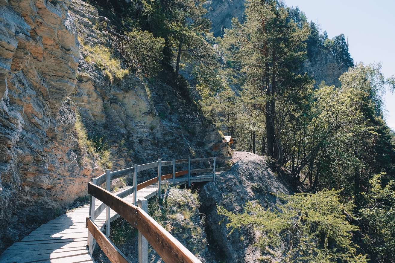 Balade le long du bisse du TorrentNeuf à Savièse Awwway